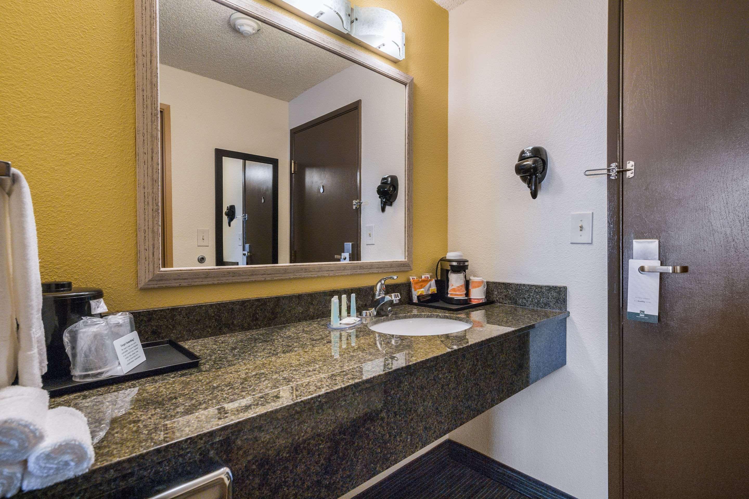 Quality Inn & Suites Silverdale Bangor-Keyport Экстерьер фото