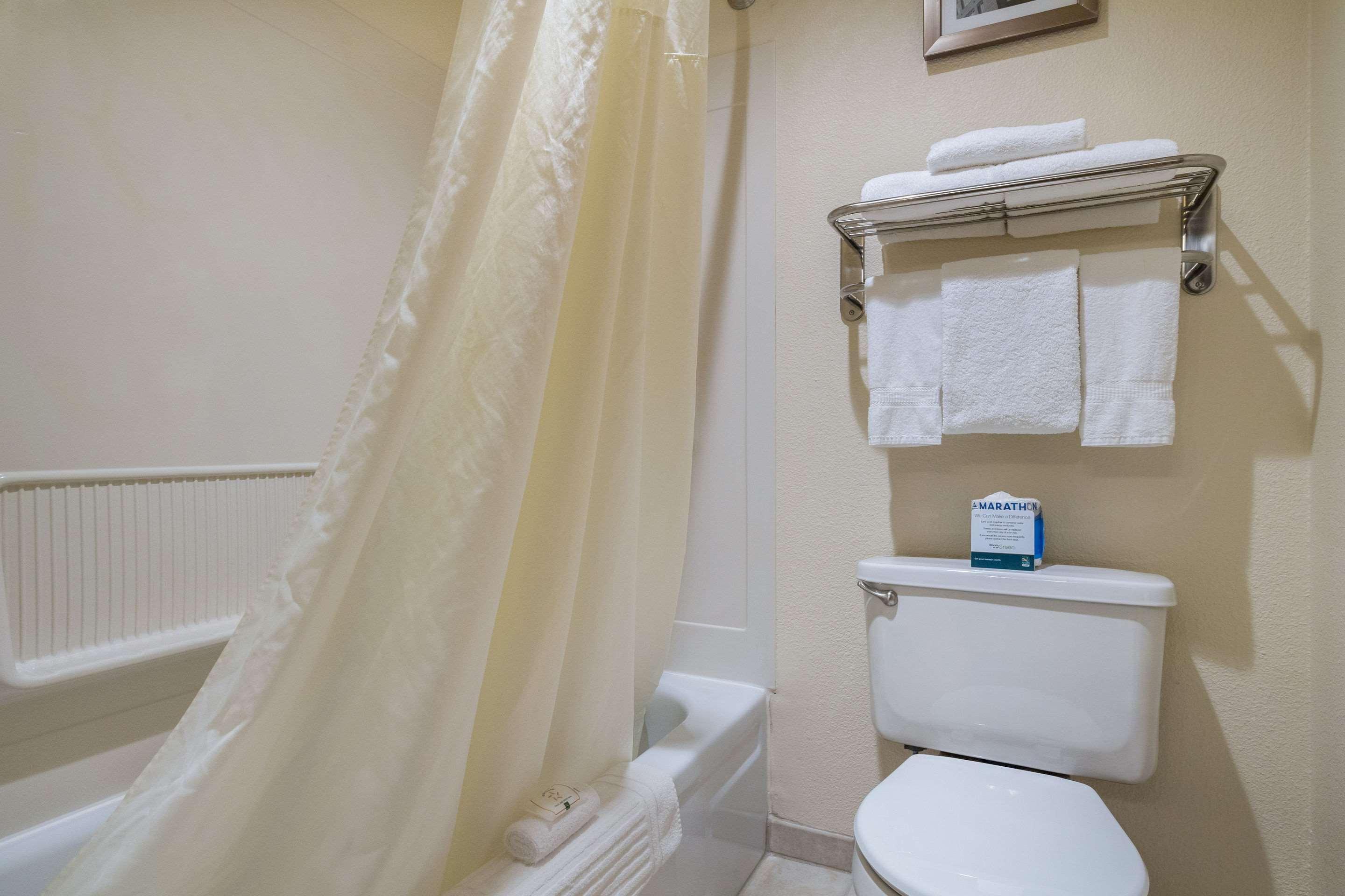 Quality Inn & Suites Silverdale Bangor-Keyport Экстерьер фото