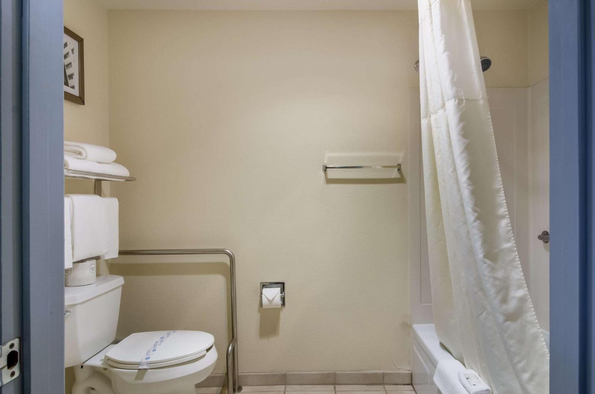 Quality Inn & Suites Silverdale Bangor-Keyport Экстерьер фото